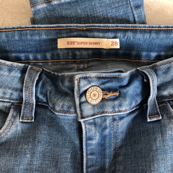 535 Levi’s Supper Skinny Jeans - Picture 3 of 3